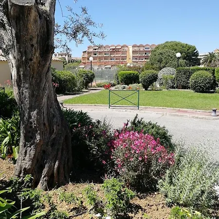 T2 Piscine, Tennis Et Parking Apartment *